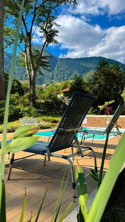 Montañas y selva de Sana desde la piscina